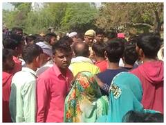 Kaushambi News: पिकअप से कुचलकर युवक की दर्दनाक मौत, नाराज ग्रामीणों ने लगाया जाम तो प्रशासन ने कही ये बात