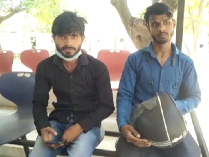 Hardoi Crime News: हरदोई में सड़क किनारे खड़ी पिकअप से आठ इन्वर्टर उठा ले गए चोर, CCTV में कैद हुई घटना Hardoi Police action on inverter theft from roadside pickup on base of CCTV ann Hardoi Crime News: हरदोई में सड़क किनारे खड़ी पिकअप से आठ इन्वर्टर उठा ले गए चोर, CCTV में कैद हुई घटना