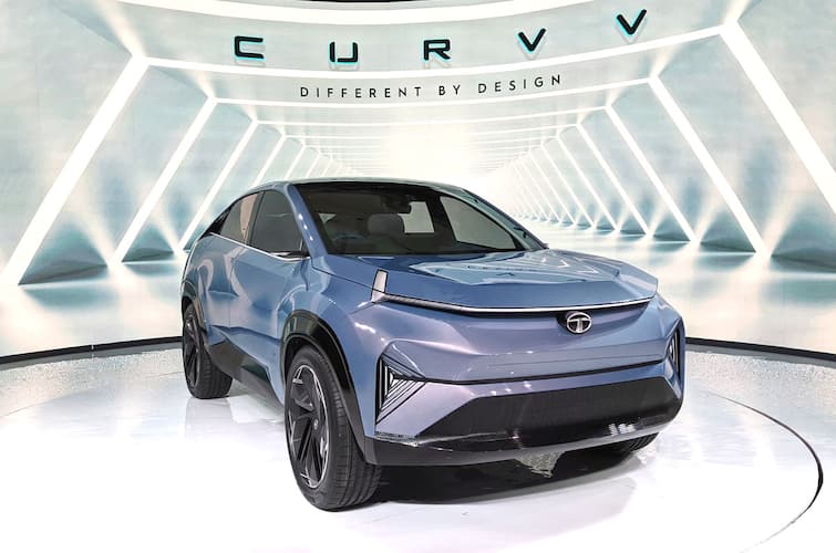 latest news tata curvv tata motors introduced curvv electric car know features of concept suv Tata Curvv EV : टाटाची नवी Curvv EV, सिंगल चार्जमध्ये गाठणार 500 किमी अंतर, जाणून घ्या काय आहे खास