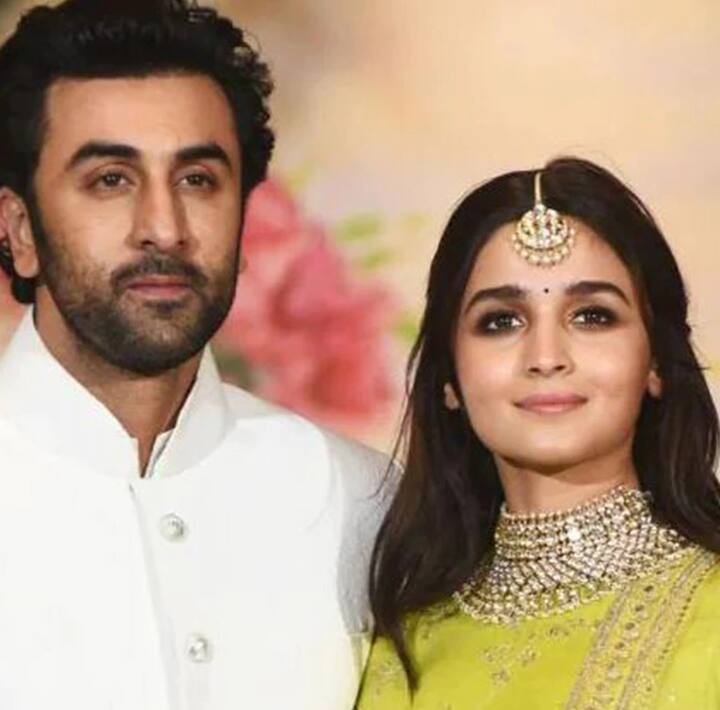 બોલિવૂડ એક્ટર રણબીર કપૂર બોલિવૂડ એક્ટ્રેસ આલિયા ભટ્ટ સાથે લગ્ન કરશે તેવા અહેવાલો વહેતા થયા છે. આલિયા ભટ્ટ સાથે રિલેશનશીપમાં આવ્યા અગાઉ રણબીર કપૂર અનેક બોલિવૂડ એક્ટ્રેસને ડેટ કરી ચૂક્યો છે.