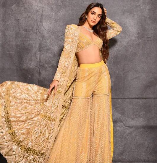 કિયારા અડવાણી એક ફિલ્મ માટે 2 થી 3 કરોડ રૂપિયા લે છે.