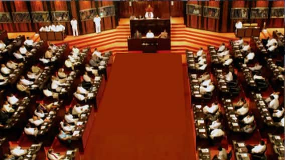 Srilanka Crisis: সমর্থন তুলে নিলেন ৪১ সাংসদ, শ্রীলঙ্কায় সংখ্যালঘু রাজাপক্ষে সরকার।Bangla News