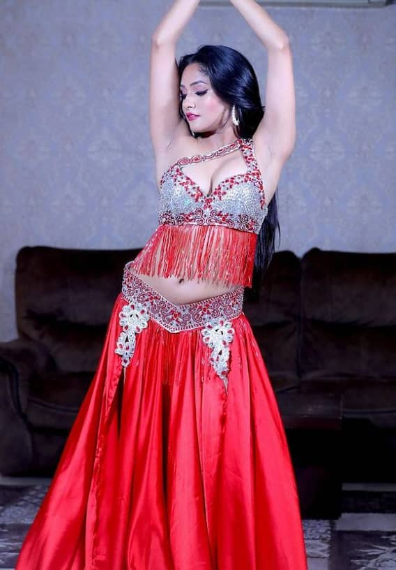 bhojpuri actress shweta sharma in belly dancing outfit