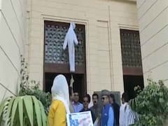 सिंध विधानसभा में पीटीआई सांसदों ने लगाए नारे 