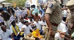 TDP Leaders Protest At Tekkali Government Hospital: శిలాఫలకాన్ని ధ్వంసం చేసేశారు | ABP Desam