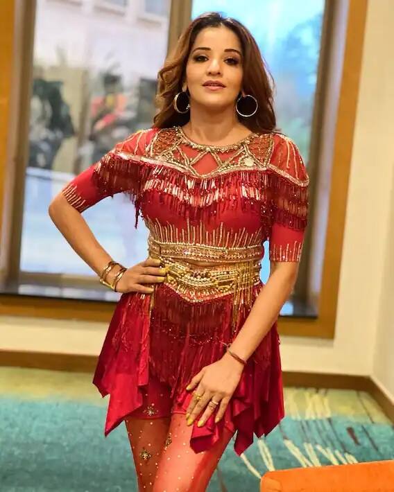 આ દિવસોમાં મોનાલિસા પતિ વિક્રાંત સાથે રિયાલિટી શો સ્માર્ટ જોડીમાં જોવા મળે છે. બંને પોતાના પરફોર્મન્સથી બધાનું દિલ જીતી લે છે. તેમનું આકર્ષક પ્રદર્શન દરેકને ગમે  છે.