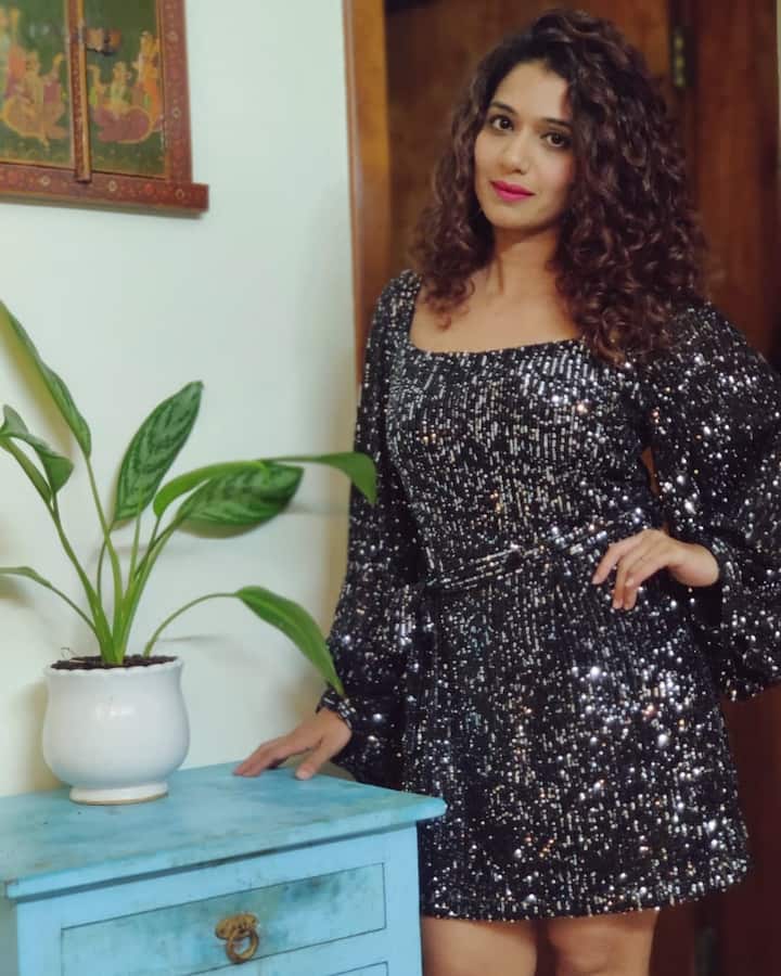 तुझेच मी गीत गात आहे ही मालिका 2 मे पासून रात्री 9 वाजता फक्त स्टार प्रवाहवर सुरु होणार आहे.(PHOTO:urmilakothare/IG)