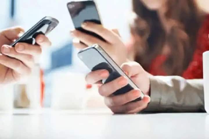 Report: If there is a virus in your mobile phone, then you will get its signs like this Mobile Virus: अगर आपके मोबाइल फोन में वायरस है तो इस तरह मिलेंगे उसके संकेत, रिपोर्ट