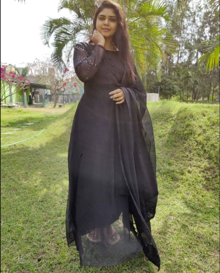 தன்னாலே போடும் ஆட்டம் கொண்டாட நீயும் வந்தா செம்ம சந்தோசம்