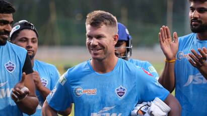 IPL 2022:  Want to learn how to play the one-handed shots from Rishabh Pant, says David Warner David Warner: পন্থের থেকে এক হাতে ছক্কা মারার মন্ত্র শিখতে চান অস্ট্রেলিয়াকে বিশ্বকাপ দেওয়া তারকা