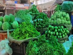 Madhya Pradesh: बढ़ती महंगाई ने बिगाड़ा घर का बजट, फल और सब्जियों की कमतों में भी आया जबरदस्त उछाल