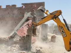 Shamli News: सपा विधायक चौधरी नाहिद हसन के चाचा की अवैध कॉलोनी पर चला बुलडोजर, इन तीन प्लॉट पर हुई कार्रवाई