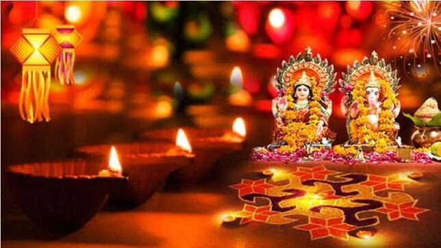 આજના દિવસે મહાલક્ષ્મીનું વ્રત રાખવાથી મા લક્ષ્મીની કૃપા વધે છે અને જીવનમાં વૈભવ સુખની પ્રાપ્તિ થાય છે
