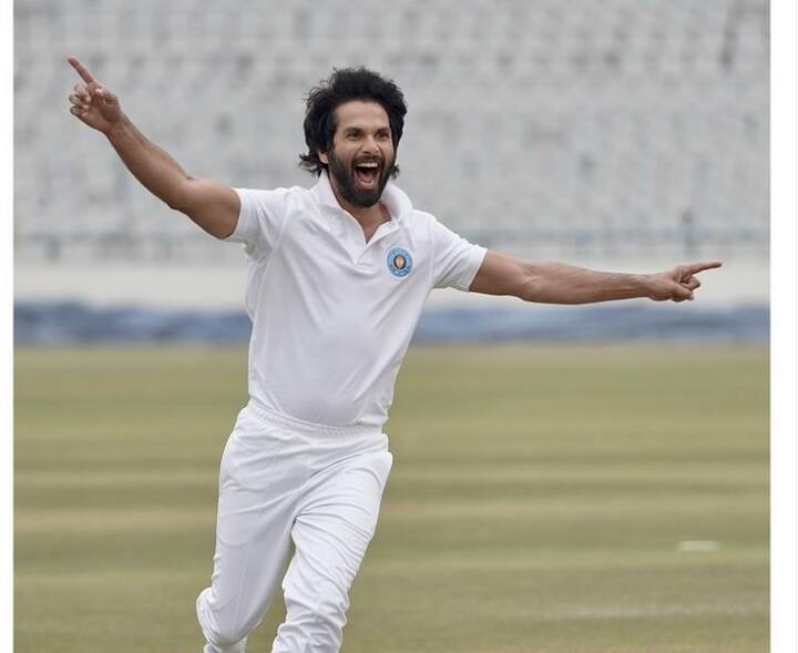 शाहिद कपूर और मृणाल ठाकुर की फिल्म 'जर्सी' 14 अप्रैल को सिनेमाघरों में रिलीज़ होगी. 14 अप्रैल को बॉक्स ऑफिस तगड़ा क्लैश होने वाला है क्योंकि शाहिद कपूर साउथ सुपरस्टार यश से टकराने वाले हैं.