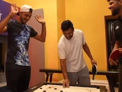 IPL 2022: अक्षर और शार्दुल ने कैरम खेलते हुए दोहराया 'मुन्नाभाई एमबीबीएस' का डायलॉग, देखिए मजेदार वीडियो