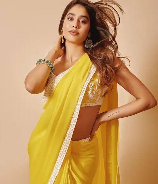જાન્હવી કપૂર એક ફિલ્મના પાંચ કરોડ રૂપિયા ફી વસૂલે છે.