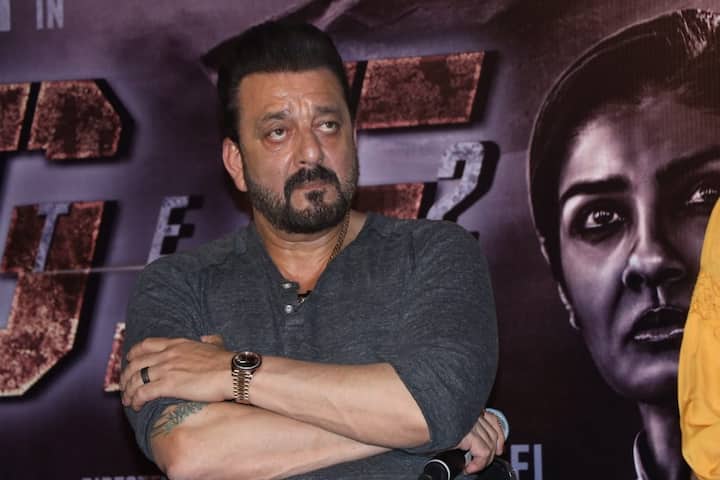 इसी दौरान बातों ही बातों में कुछ ऐसा हुआ कि संजय दत्त ने अपने ही अंदाज में पूछ डाला– “अपुन चैप्टर 3 में है कि नहीं भाई?”