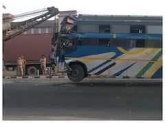 Amroha News: गेहूं काटने 90 मजदूरों को Gonda से Punjab ले जा रही बस कैंटर से टकराई, 80 घायल, 15 की हालत नाजुक