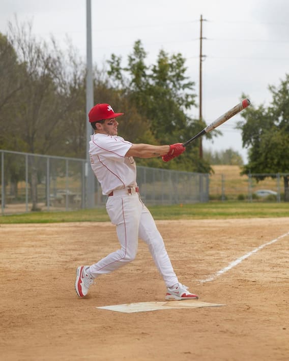 Bollywood: Priyanka Chopra's sporty look in Nick Jonas' baseball match!