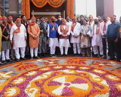 BJP Foundation Day: जेपी नड्डा ने शोभा यात्रा में लिया हिस्सा, वंशवाद की राजनीति को लेकर पीएम का विपक्ष पर तंज- Pics