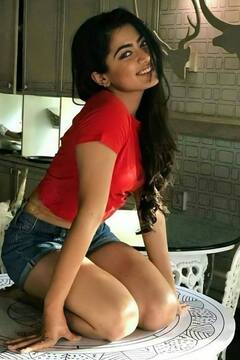 குட்டை உடையில் கலக்கிய தென்னிந்திய நடிகைகள் !