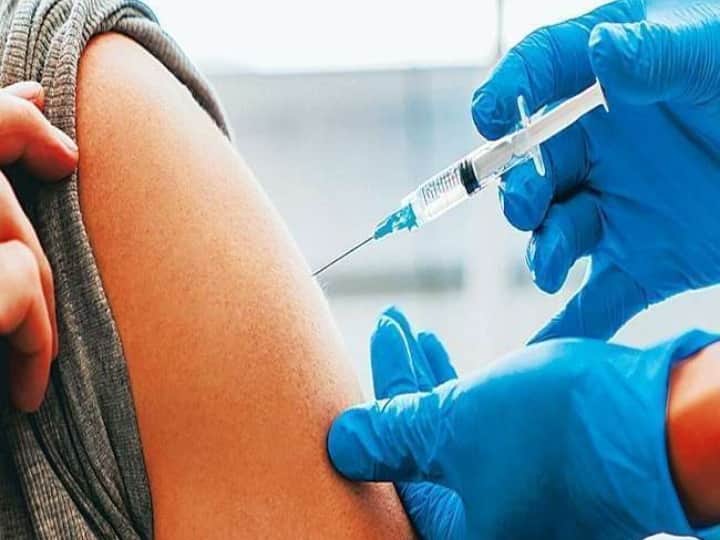 Uttar Pradesh Gorakhpur District Hospital Booster dose of coronavirus vaccine administered above 18 years ANN Gorakhpur News: शुरू हुआ कोरोना के खिलाफ जंग का महा अभियान, मुफ्त बूस्टर डोज को लेकर लोगों ने कही ये बात