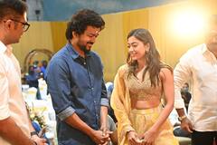 Vijay Rashmika Mandanna Pics: கோலிவுட்டின் புது ஜோடி விஜய் - ராஷ்மிகா... தளபதி 66 பூஜை பிக்ஸ்