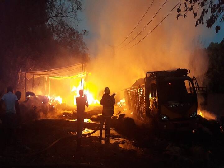 Coconut fiber cotton mill was burnt and damaged due to leakage near Marakkanam மரக்காணம் : மின்கசிவு காரணமாக தேங்காய் நார் பஞ்சு மில் தீ விபத்தில் பொருட்கள் நாசம்..