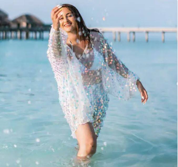 ਵਰਕ ਫਰੰਟ ਦੀ ਗੱਲ ਕਰੀਏ ਤਾਂ ਸੋਨਾਕSonakshi Sinha Bikini Photos , Entertainment , Shatrughan Sinha ,  Sonakshi Sinha ,   ਸ਼ੀ ਸਾਲ 2021 'ਚ ਅਜੇ ਦੇਵਗਨ ਨਾਲ ਫਿਲਮ 'ਭੁਜ ਦ ਪ੍ਰਾਈਡ' 'ਚ ਨਜ਼ਰ ਆਈ ਸੀ।
