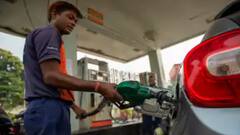 Fuel Price Hike: ১৭ জেলায় সেঞ্চুরি পার ডিজেলের, কলকাতায় আজ পেট্রোলের দাম ১১৫.১২ টাকা। Bangla News