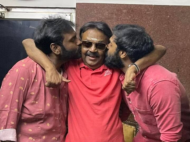 Captain Vijayakanth Latest Photo went viral on social media Vijayakanth Latest Photo: நான் எப்பவுமே கேப்டன்டா..  பர்த்டே கேக்குடன் முத்தமழையில் விஜய்காந்த்.. வைரலாகும் போட்டோஸ்..!