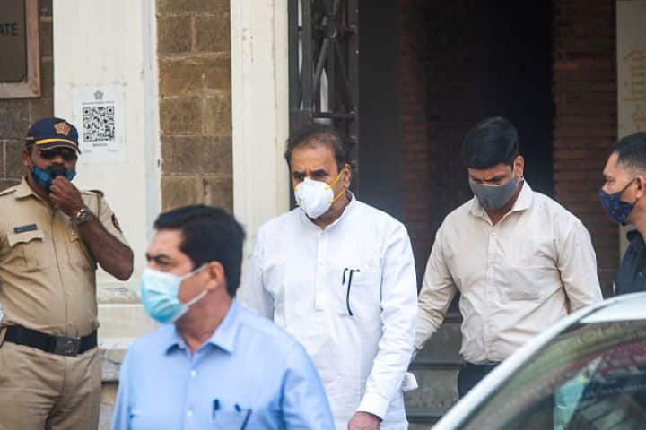 Anil Deshmukh admitted in ICU in KEM Hospital Anil Deshmukh Hospitalised: जेल में बंद महाराष्ट्र के पूर्व गृहमंत्री अनिल देशमुख की तबीयत बिगड़ी, अस्पताल में कराया गया भर्ती