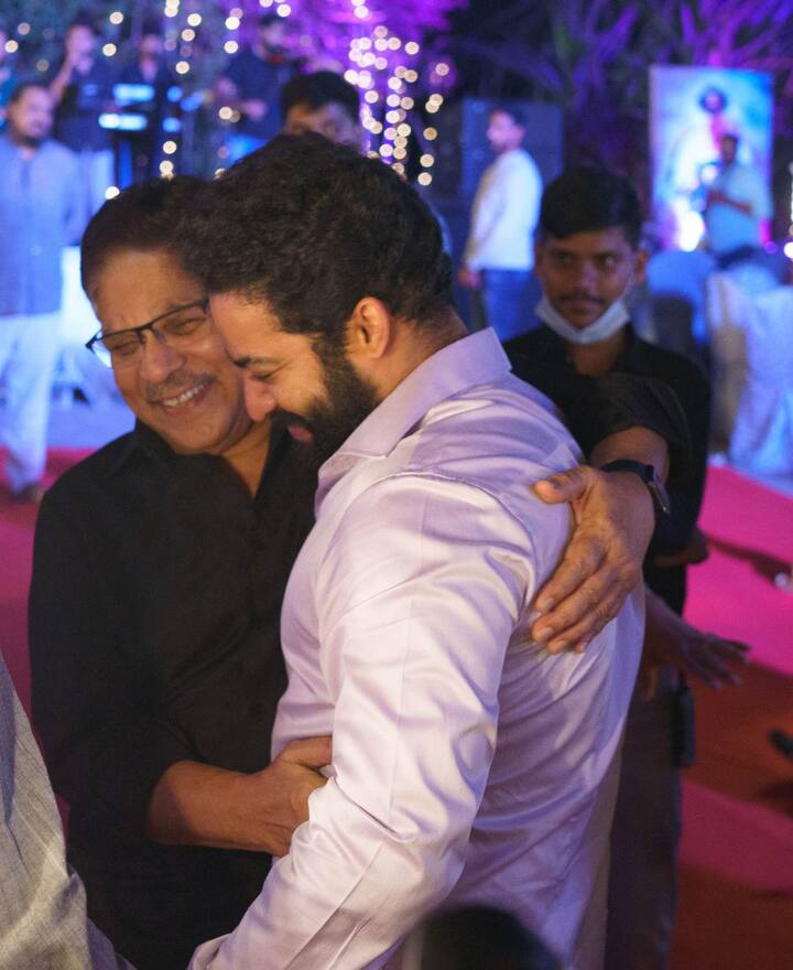 అల్లు అరవింద్, ఎన్టీఆర్ ఆత్మీయ ఆలింగనం