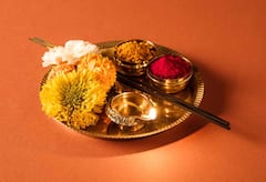 पूजा के दौरान देवी-देवताओं को अर्पित करें ये पवित्र फूल, हर किसी का है अलग महत्व