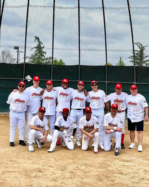 Bollywood: Priyanka Chopra's sporty look in Nick Jonas' baseball match!