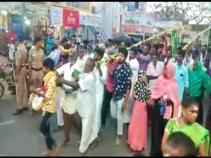watch video | இஸ்லாமிய கொடியை ஏற்றி திருவிழாவை தொடங்கி வைத்த இந்துக்கள்