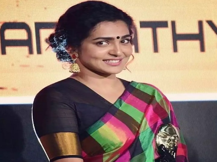 Parvathy Thiruvothu: ரீலிலும் நாயகி.. ரியலிலும் நாயகி..! 'பூ'வுக்கு பிறந்தநாளு..!