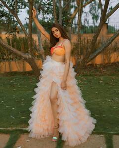 Rukshar Dhillon: రుక్సార్ థిల్లాన్ - ‘ఆ’రేంజ్‌లో హాట్ అవతార్, వేసవిలో వేడి పుట్టించడం అవసరమా!