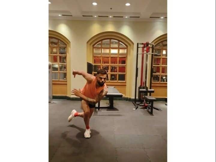 या फोटोंमध्ये तो कसून व्यायाम करताना दिसत आहे.(P.C.Virat Kohli instagram)