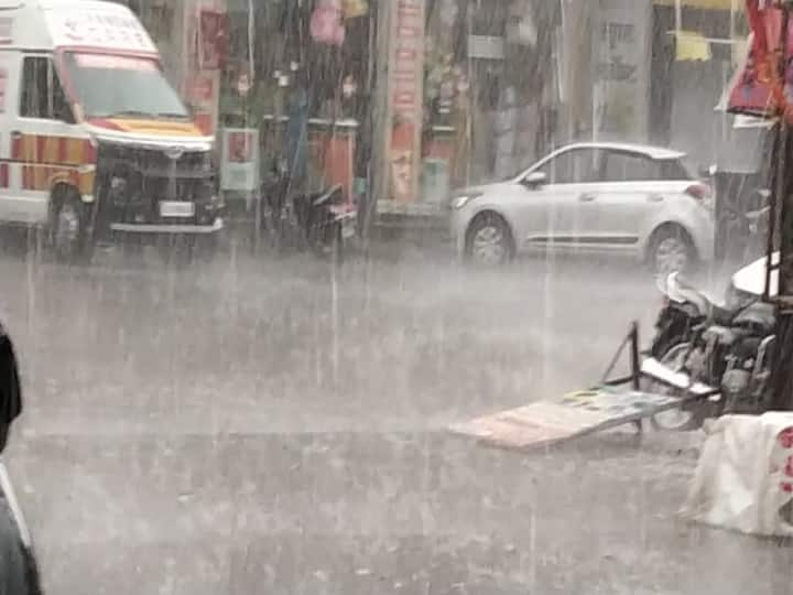 Weather Update news Rain is forecast in Konkan including Central Maharashtra today and heat wave in Vidarbha for next three days Weather Update : मध्य महाराष्ट्रासह कोकणात आज पावसाचा इशारा, तर पुढील तीन दिवस विदर्भात उष्णतेची लाट