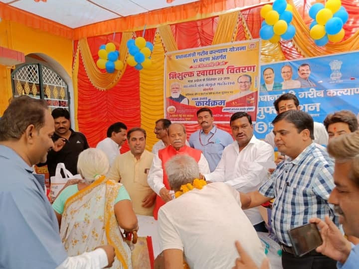 Ujjain Food festival organized at 793 fair price shops in Ujjain eligible people are getting this benefit ANN Ujjain: उज्जैन में 793 उचित मूल्य की दुकानों पर अन्न उत्सव का आयोजन, पात्र लोगों को मिल रहा लाभ