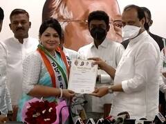 Aasavari Joshi : अभिनेत्री आसावरी जोशींनी हातावर बांधलं घड्याळ! राष्ट्रवादीत प्रवेश