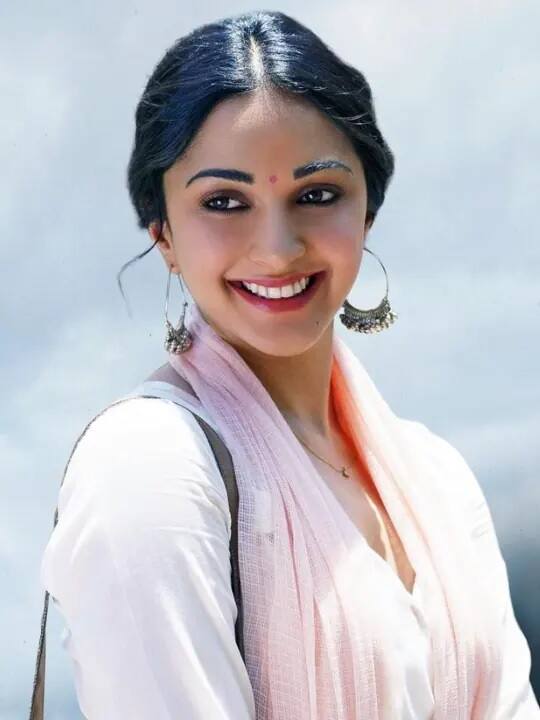 સુંદર કિયારા અડવાણીના ચહેરા પર કાળો તલ  છે. તમે ચિત્રમાં તેની દાઢી પર સ્પષ્ટપણે જોઈ શકો છો.