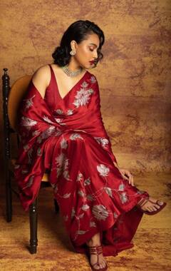 In Pics : स्वराचं साडीप्रेम! बोल्ड आणि ब्युटीफूल अंदाज; खासच दिसते...