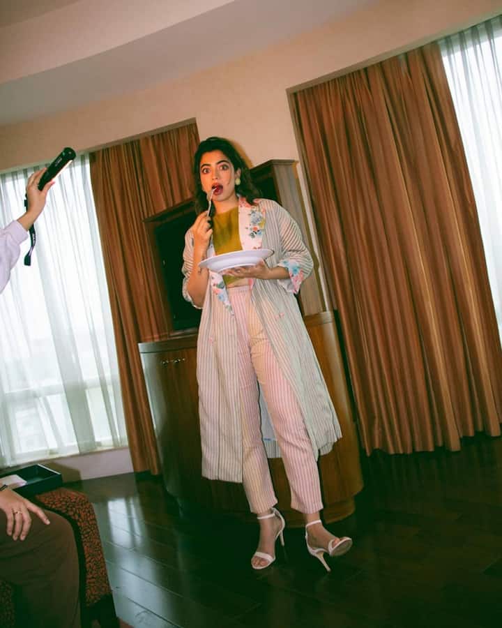 அடடா அடடா அடடா எனை ஏதோ செய்கிறாய்