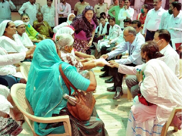 Initiative of Chief Electoral Officer for third gender voter registration in mumbai मुख्य निवडणूक अधिकाऱ्यांचं महत्वाचं पाऊल; तृतीयपंथीयांच्या मतदार नोंदणीसाठी अनोखा उपक्रम