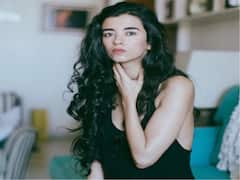 बड़े थिएटर घराने से ताल्लुक रखती हैं ऋतिक रोशन की रूमर्ड गर्लफ्रेंड सबा आज़ाद, खुद भी हैं कमाल की थिएटर आर्टिस्ट