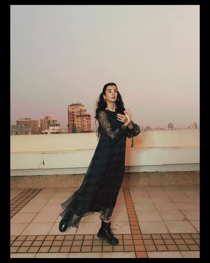 सबाला अभिनयासोबतच गाण्याचीही आवड आहे.(photo:sabazad/ig)