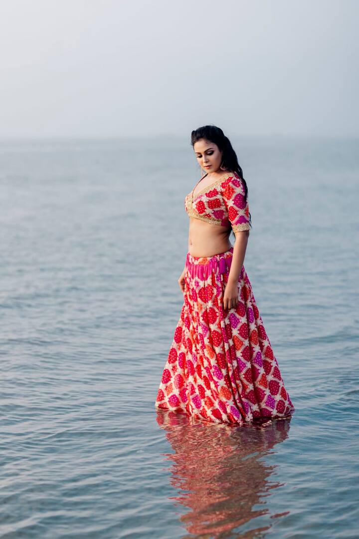 నీళ్లలో చాందిని తమిళసరన్