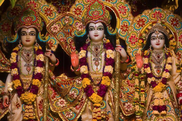 राम नवमी 2022 शुभ मुहूर्त - चैत्र शुक्ल नवमी तिथि का प्रारंभ: 10 अप्रैल, दिन रविवार, 01:22 AM पर..चैत्र शुक्ल नवमी तिथि का समापन: 11 अप्रैल, दिन सोमवार, 03:16 AM पर..राम जन्मोत्सव का शुभ मुहूर्त: दिन में 11:06 बजे से दोपहर 01:39 बजे तक..दिन का शुभ समय: दोपहर 12 बजकर 04 मिनट से दोपहर 12 बजकर 53 मिनट तक